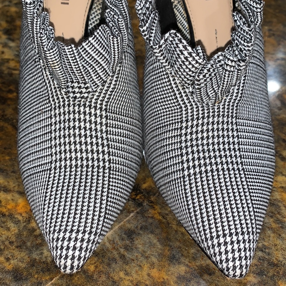 Gianni Bini Checkered Ruffle Pointed Toe Mule - image 7